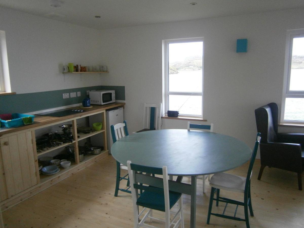 Otter Bunkhouse Hostel Cairisiadar Bagian luar foto