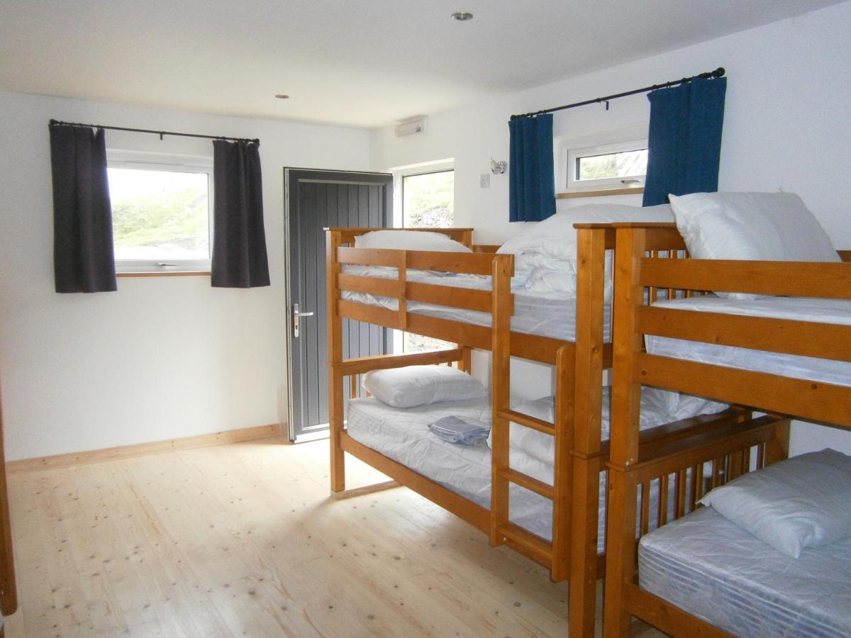 Otter Bunkhouse Hostel Cairisiadar Bagian luar foto