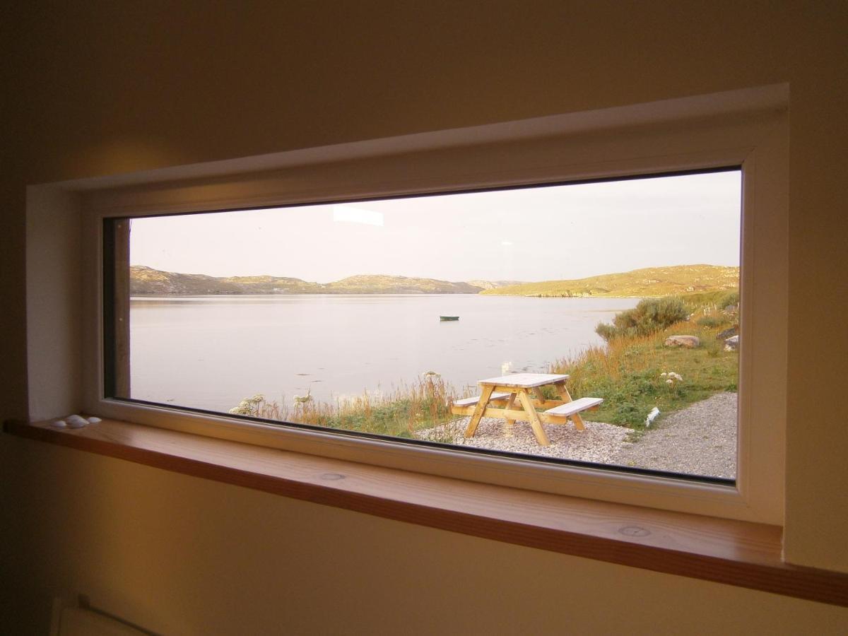 Otter Bunkhouse Hostel Cairisiadar Bagian luar foto