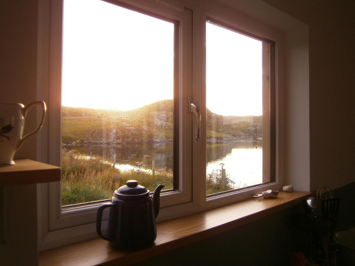 Otter Bunkhouse Hostel Cairisiadar Bagian luar foto