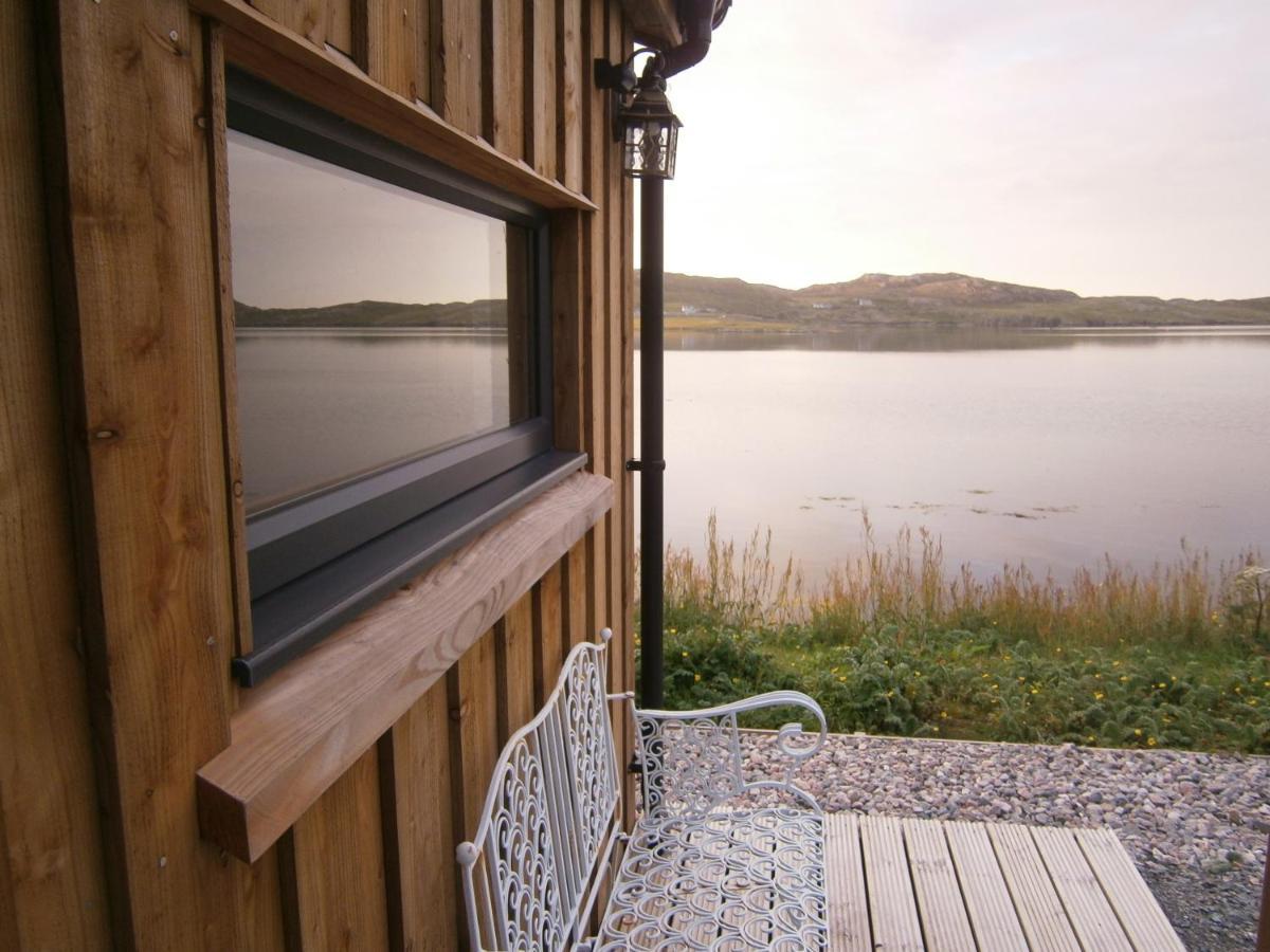 Otter Bunkhouse Hostel Cairisiadar Bagian luar foto
